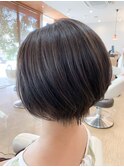 シンプルで上品な大人ショートボブスタイル