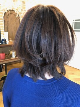 ボルジー  マリナ店(Vollzie) くすみカラー大人ミディアム