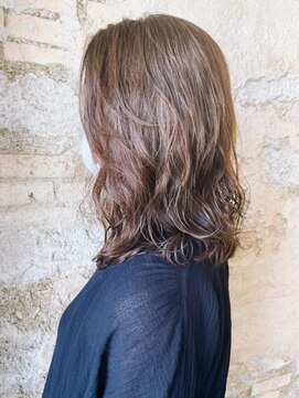 フロール 上大岡(Flor) 【Flor上大岡】*セミディパーマ+シルキーアッシュ*