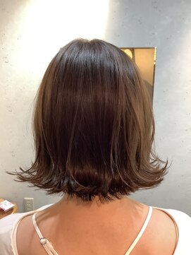 フロー(flow.) 切りっぱなしボブ
