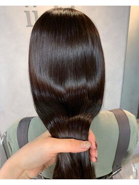 アイユー(ii+U) アッシュブラック　髪質改善　艶髪　ロングヘア