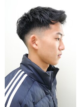 カーウォッシュバーバー(CARWASH BARBER) アップバングスキンフェードアッシュブラック束感ショート0202