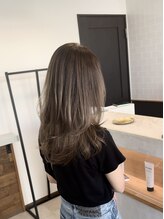 トラック ヘアー(TLUCK hair) ブリーチ履歴を活かしたグレージュ