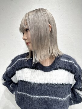 イノセンス 西宮北口店(innocence) 【ホワイトベージュに切りっぱなしボブ】