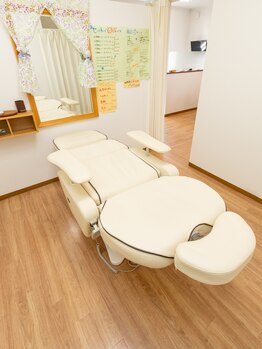 ヒールヘアータンディー(Heal Hair TANDY)の写真/女性専用個室有◎理容室ならではの高いシェービング技術を体験！熟練の技術でお顔の色合いもトーンアップ♪