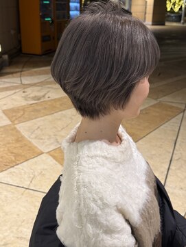 トッカ ヘアアンドトリートメント 難波店 ショートカット×グレー=大人可愛い