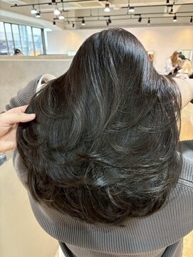 メリー オオサカ(Merly Osaka) 一気に上品に変身!暗髪レイヤーカット