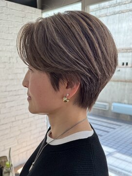 ソワネ 表参道(soigne) 大人ショートボブ白髪ぼかしハイライト顔周りレイヤー丸みボブ