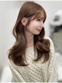 ミディアムレイヤーカット外巻きくびれヘア