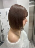 14803マロンベージュ黒髪切りっぱなしボブ耳かけショート
