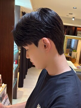 アルム オモテサンドウ(ALLM omotesando) 韓国風ダウンパーマ メンズカット メンズ韓国ヘア 原宿 表参道