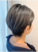 後頭部に丸みを出したマッシュショート