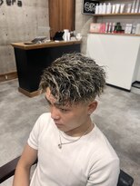 イーラ アメ村店(era) メンズパーマホワイトメッシュ縦落ちツイスパ