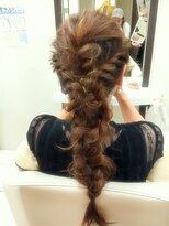 ローレンス(LAWRENCE)&nbsp;編み込みダウンスタイル