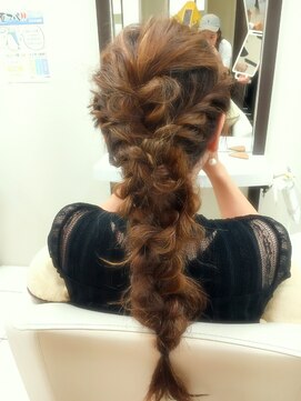 ローレンス(LAWRENCE) 編み込みダウンスタイル