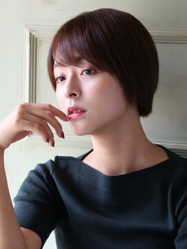 ヴァン カウンシル 王子(VAN COUNCIL) ツヤっとした質感で、大人かわいいカジュアルスタイル