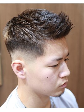 バーバーショップ スバル(BARBERSHOP SUBARU) <理容室><バーバー>アップバングショートフェード