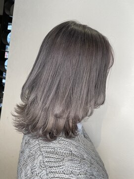 リー 東三国(Lee) ミディアムウルフ×グレーシルバー