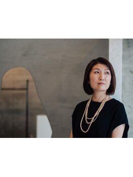 白髪が気になり始めた方にもおススメ！髪と頭皮に優しい商材でダメージを軽減しながらキレイに染まる◎