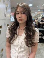ウクク(UCUCU)&nbsp;ロングレイヤーカット×オリーブベージュ