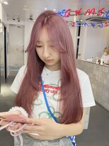ピンクヘア × レイヤーカット