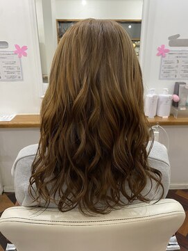 ヘアーアンドメイクアップモパ ベージュカラー