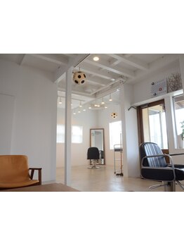 【住宅街にひっそりと佇む】完全予約制の静かな1席サロン。人目を気にせず過ごせる上質な隠れ家