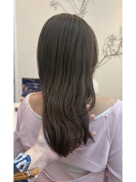 フェメ 立川(PHEME) 【ハイライトカラー×ミディアムヘア】