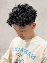 デネブ(Deneb)&nbsp;王道メンズパーマ◎波打ちパーマ×センターパート爽やか