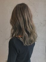 ベルリン(Berlin)&nbsp;ハイグレージュのミディStyle