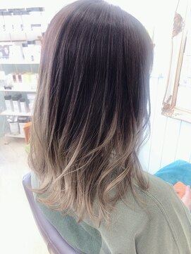 レア(le'a) ベージュ系グラデーション