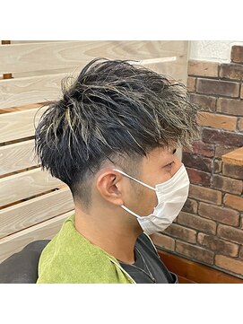 ヴェルゴ(vellgo) 夏にオススメ！メッシュカラーの王道金髪メッシュ！