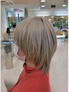 クオーター(QUARTER) ホワイトブロンドウルフ