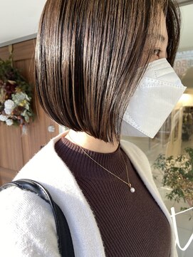 インビテーション(invitation) ボブ・ミニボブ・寒色オリーブブラウン