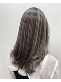 外国人風バレイヤージュミディ_アースカラー_くびれヘア