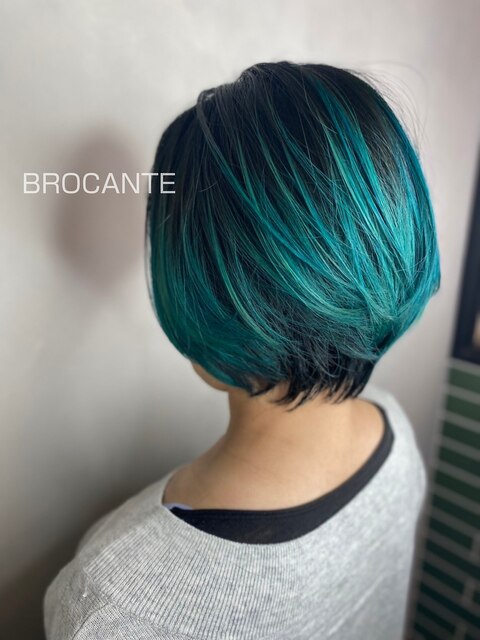 シャドーツール 韓国 ショートボブ ブリーチオンカラー 青髪 緑