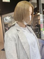 ヘアーアンドメイク ビス(HAIR&MAKE bis)&nbsp;ぱつっとボブ×ミルクティーベージュ【多田　華歌】