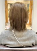 毛先軽めミディアムヘア×透明感ブラウン