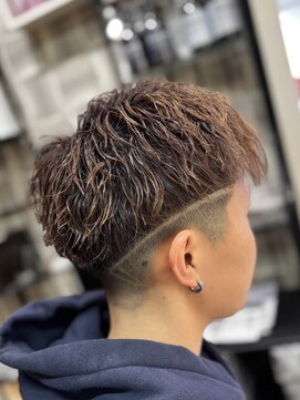 ヘアーグランデシーク(Hair Grande Seeek) ツイストスパイラル フェードラインアート