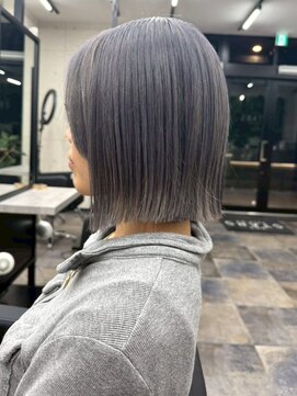 スターズ 柏(STARS) シルバーグレージュ ブリーチ 切りっぱなしボブ 外ハネボブ 20代