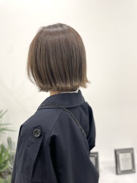 アイコニックナゴヤ(AIconic nagoya) アッシュベージュ外ハネボブ（by城田）