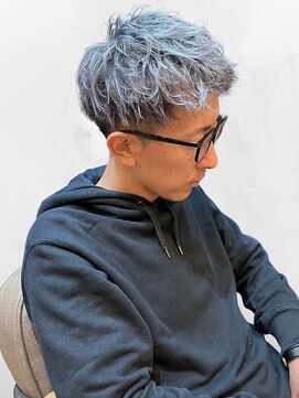 ユニバーススイート(UNIVERSE.suite) ハイトーンシルバー×ショート