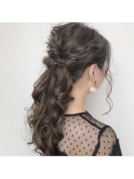 シャンプー 本店(SHAMPOO) ルーズなポニースタイル