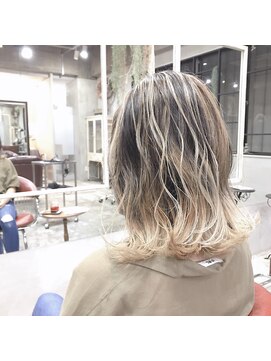 コニ(Coni) ♪Coni♪バレイヤージュ×ミルクティー