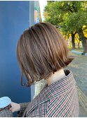 ベージュ×ミニボブ