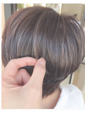 ルルン(Lu-Lun) 【ルルン】絶壁カバーも◎ 白髪ぼかし ハイライト