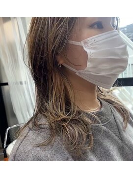 コンパス(COMPASS) 【ハイライト/ブリーチ】ミディアムロングのウルフレイヤー