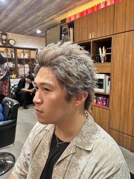 カフェアンドヘアサロン リバーブ(cafe&hair salon re:verb) スパイキーショート