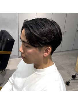 ニコフクオカヘアーメイク(NIKO Fukuoka Hair Make) 「NIKO」センターパートパーマ　ニュアンスパーマ　福岡天神