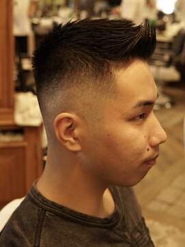 ザ チョップ ショップ ハラジュク(THE CHOP SHOP HARAJUKU) フェザーアップ + スキンフェード